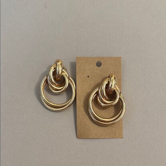 Elegant Gold-Tone Hoop Earrings M479 - Picture 3 of 3
